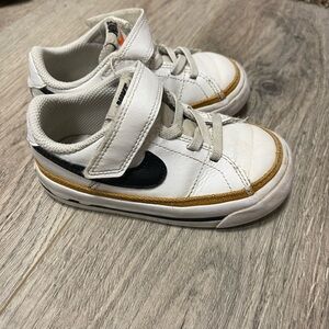 Nike court legacy shoes